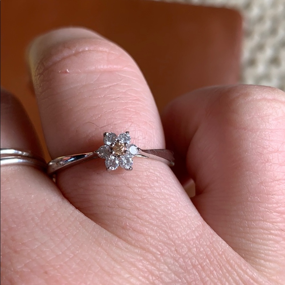 Dainty Flower Ring - Size 7